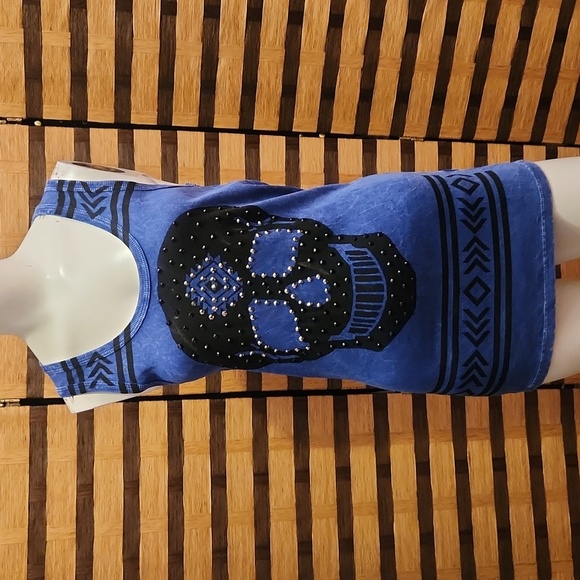 NWOT!! Vocal rivet skull tank - Picture 1 of 6